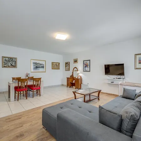 Апартаменти Meje Seafront Спліт